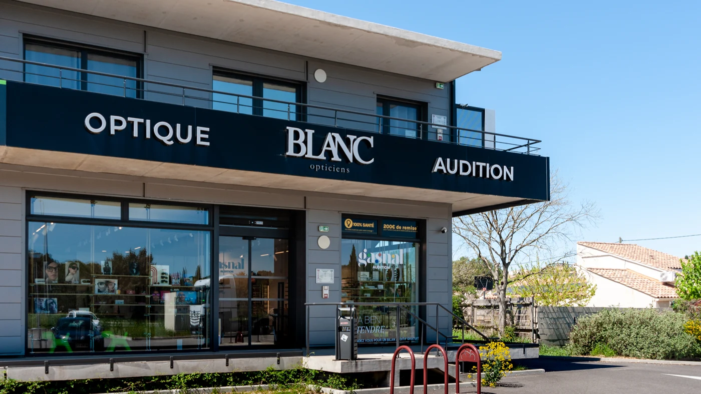 La façade Blanc Opticiens et Audition à Lançon-Provence